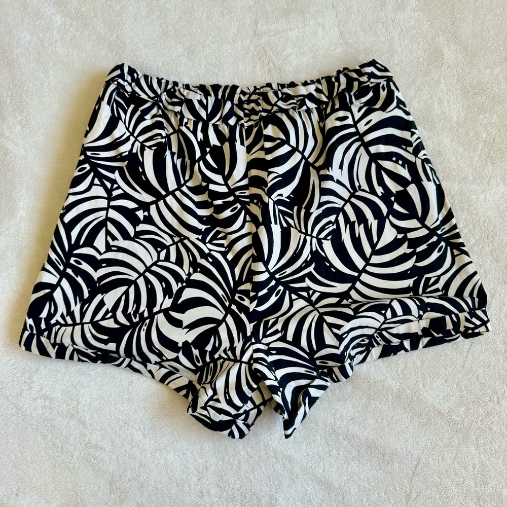 Farm Rio Swing Shorts Black & Ivory Leaf